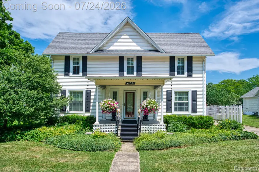 429 E Grand River Avenue, Fowlerville, MI 48836 - #2