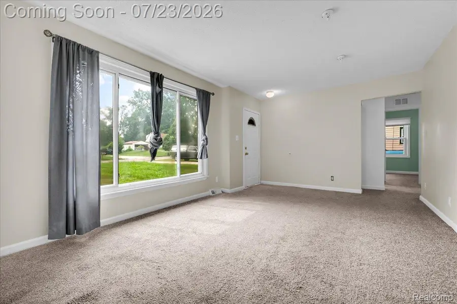 15024 Lyons Street, Livonia, MI 48154 - #3