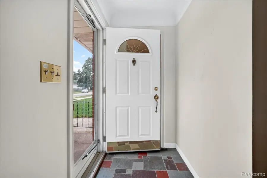 32539 Washington Street, Livonia, MI 48150 - #3
