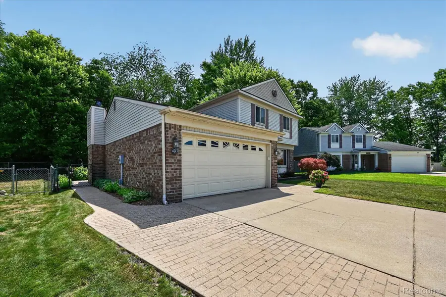 22757 Forestbrook Lane, Brownstown, MI 48134 - #2