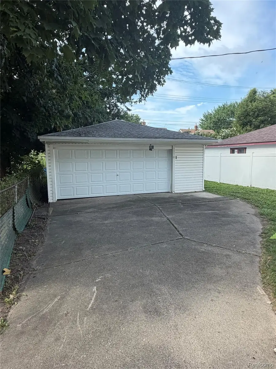 2079 Mclain Avenue, Lincoln Park, MI 48146 - #3