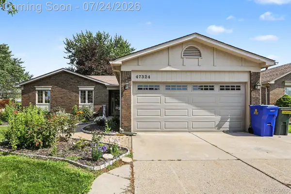 47324 Blossom Lane, Macomb, MI 48044