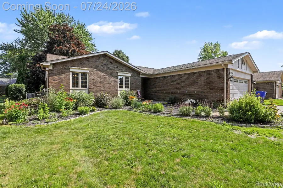 47324 Blossom Lane, Macomb, MI 48044 - #2