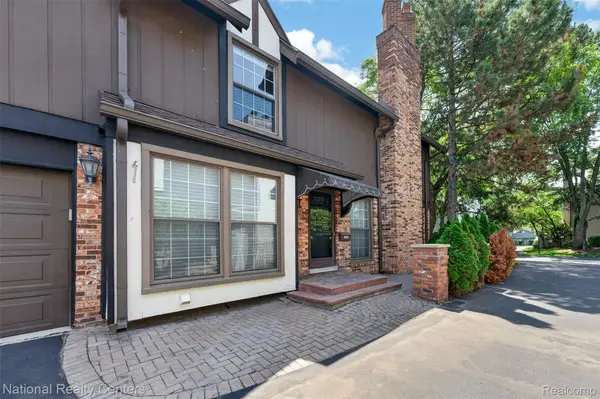 22045 Shore Pointe Lane #60, StClairShores, MI 48080