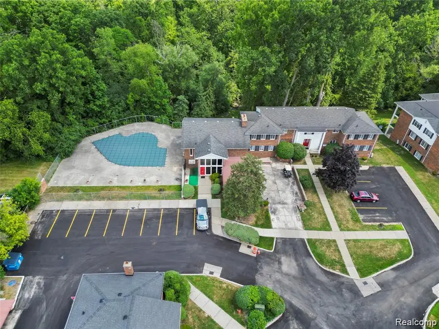 25307 Shiawassee Circle #202, Southfield, MI 48033 - #2