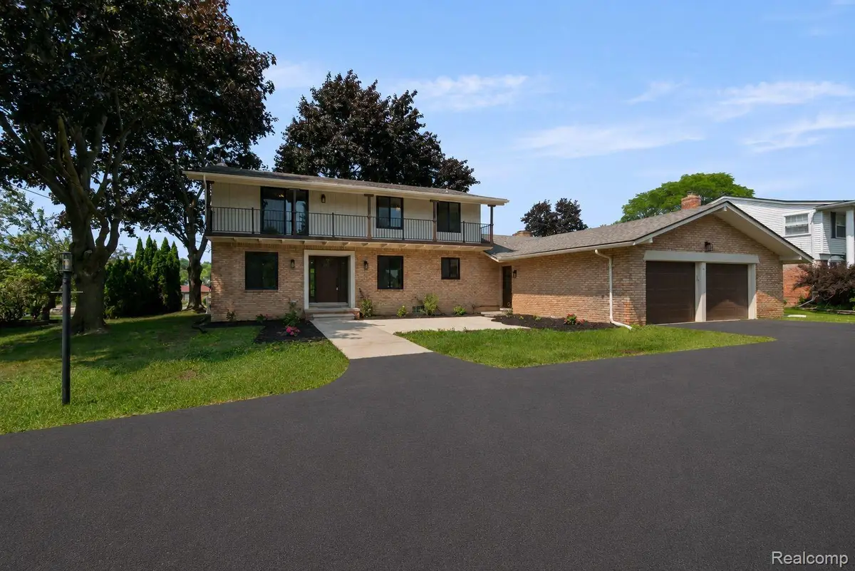 4696 Walnut Lake Road, Bloomfield, MI 48301 - #1