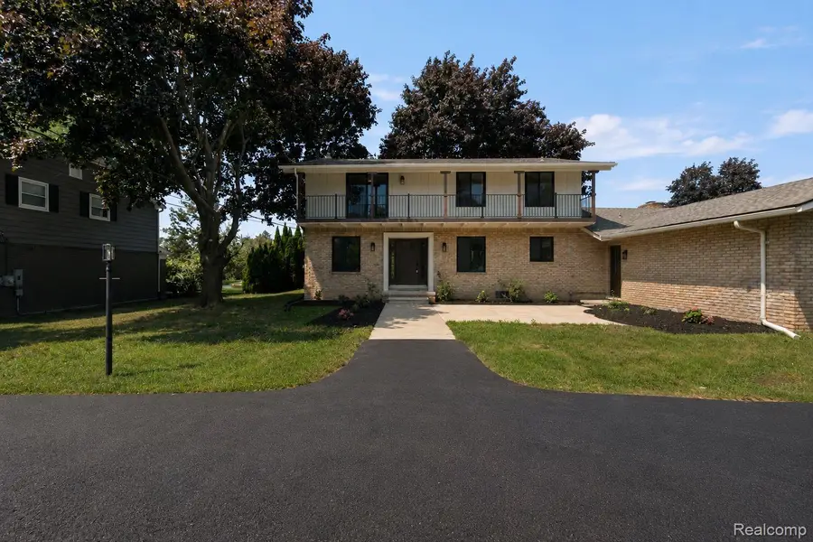 4696 Walnut Lake Road, Bloomfield, MI 48301 - #3