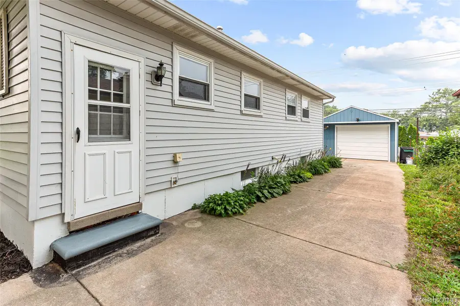7884 Pardee Road, Taylor, MI 48180 - #2