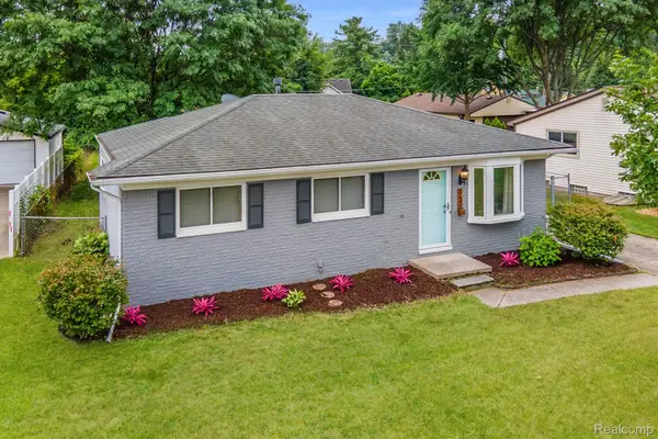 21966 Flanders Street, Farmington, MI 48335