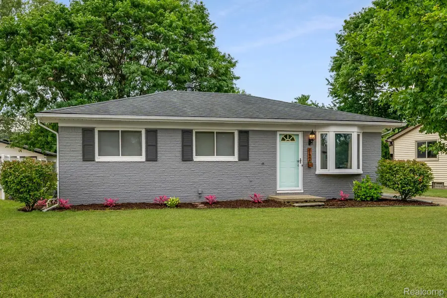 21966 Flanders Street, Farmington, MI 48335 - #2