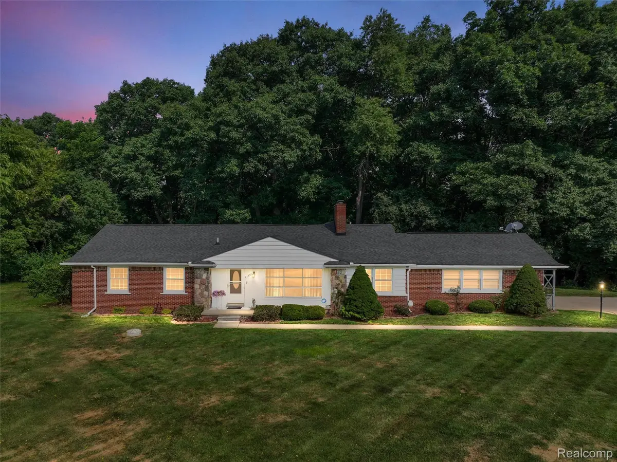24800 N Cromwell Drive, Franklin, MI 48025 - #1