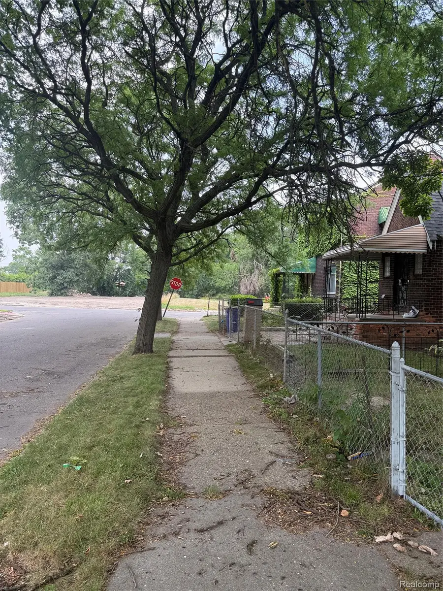 7934 Frontenac Street, Detroit, MI 48211 - #2