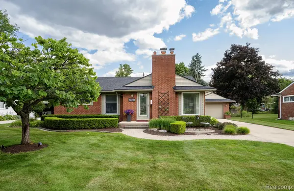 16231 Beechwood Avenue, BeverlyHills, MI 48025