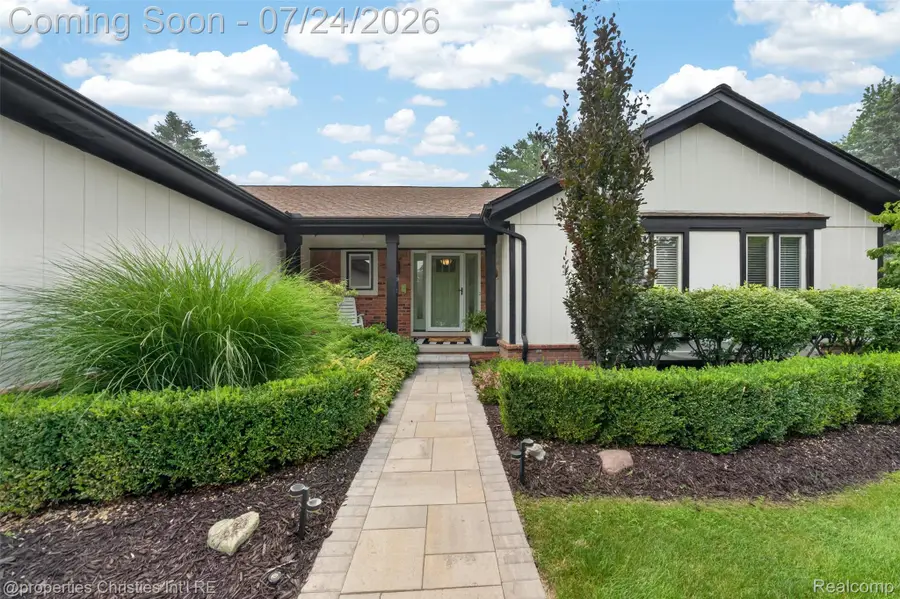 649 Heritage Lane, Rochester Hills, MI 48309 - #2