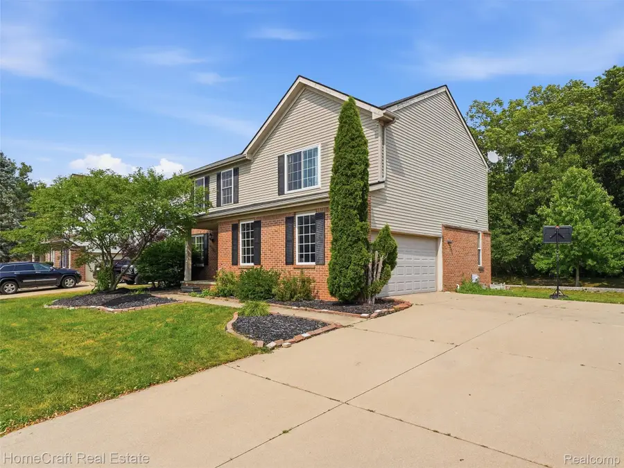13585 Milton Drive, Belleville, MI 48111 - #2