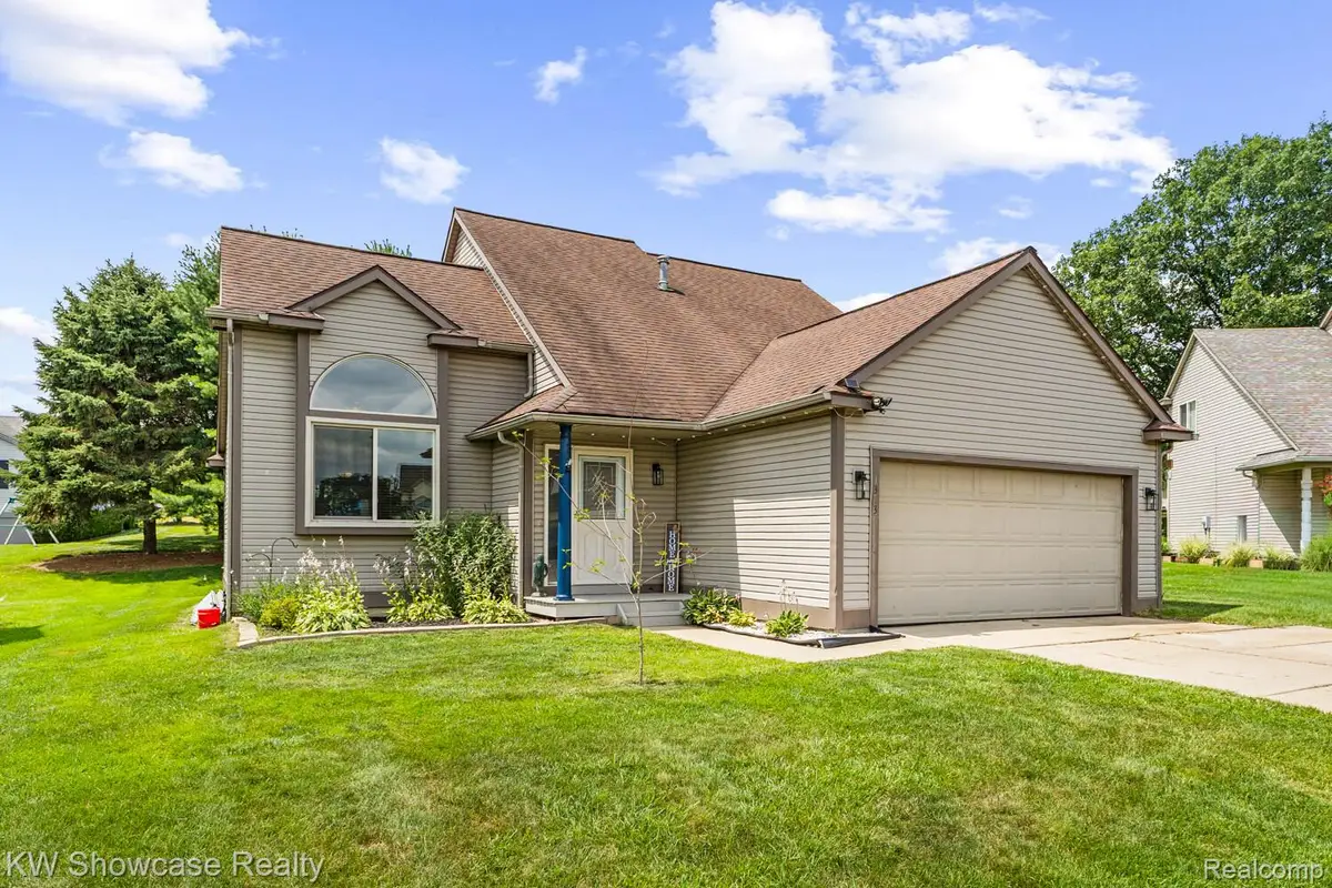 1313 Pin Oak Bluff, Howell, MI 48843 - #1