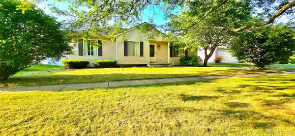 977 Town Trail, Pinckney, MI 48169