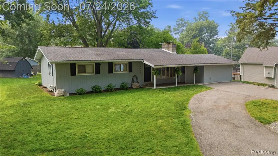 1052 Robinwood Avenue, Waterford, MI 48328 - #2