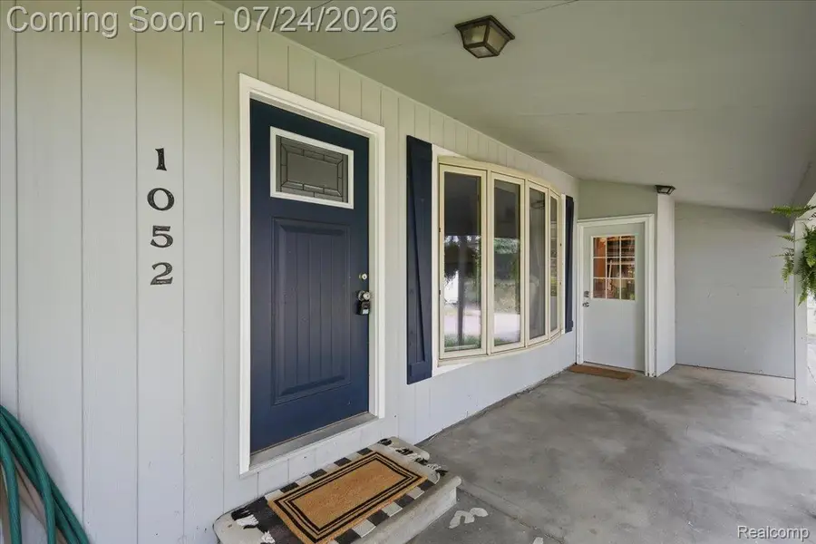 1052 Robinwood Avenue, Waterford, MI 48328 - #3