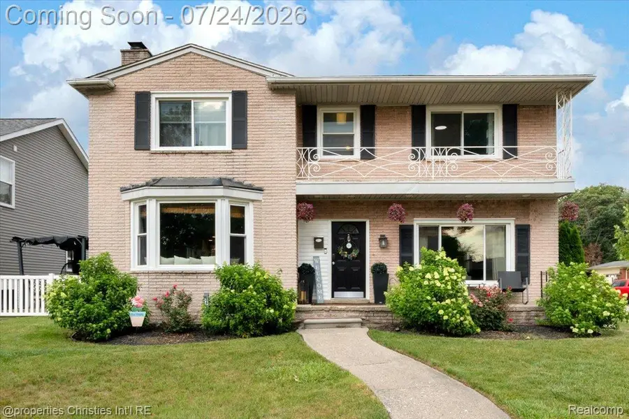 24600 Manistee Street, Oak Park, MI 48237 - #2