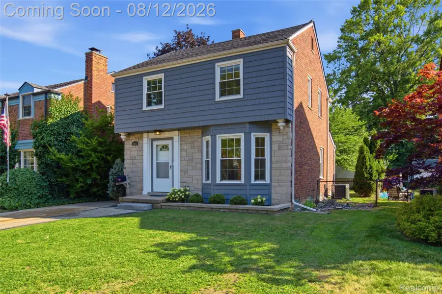 2073 Van Antwerp Street, Grosse Pointe Woods, MI 48236 - #3