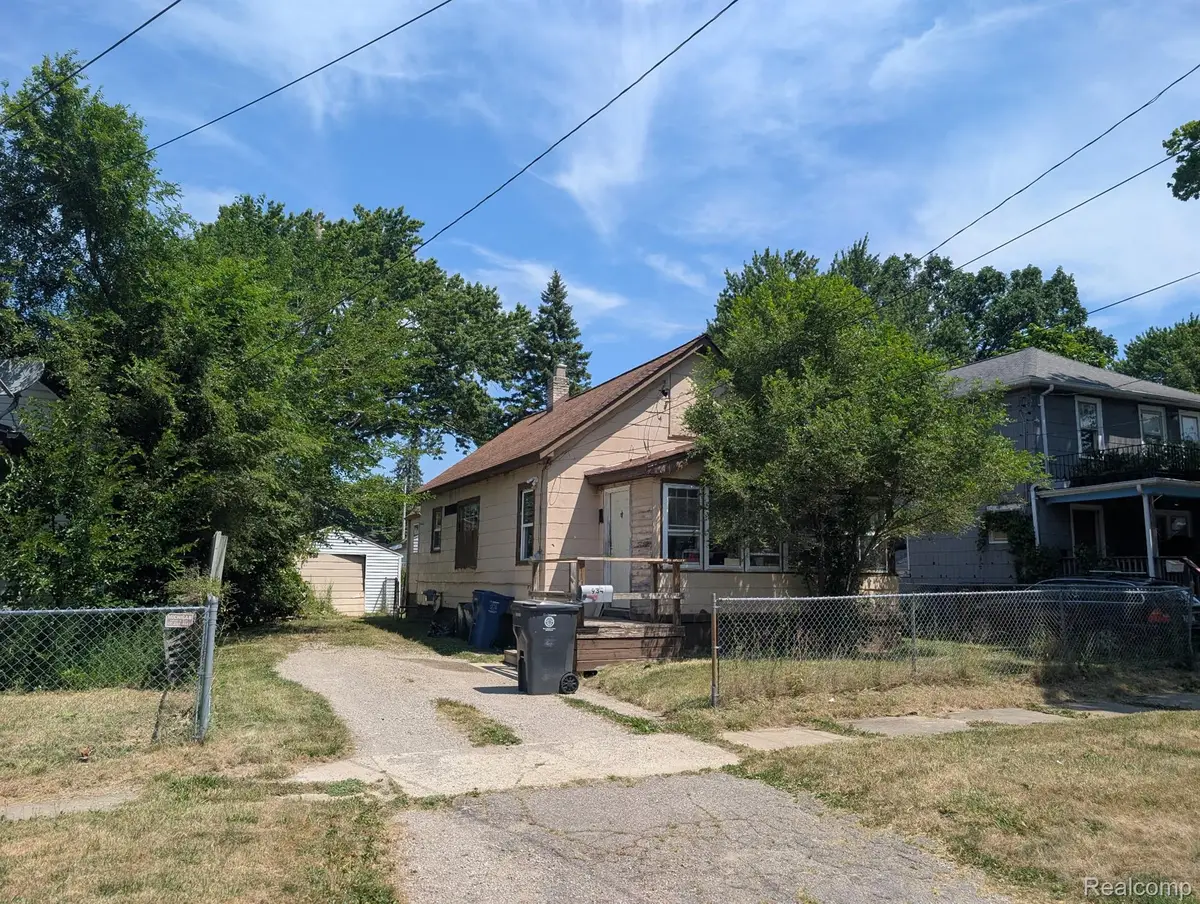934 Barrie Avenue, Flint, MI 48507 - #1