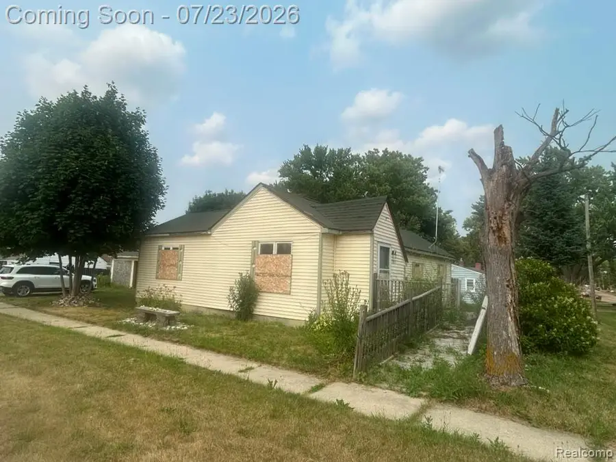 1373 Wells Street, Burton, MI 48529 - #2