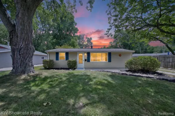 607 Mary Court, Fenton, MI 48430
