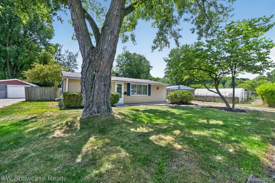 607 Mary Court, Fenton, MI 48430 - #2