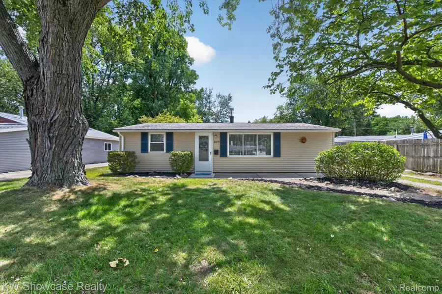 607 Mary Court, Fenton, MI 48430 - #3