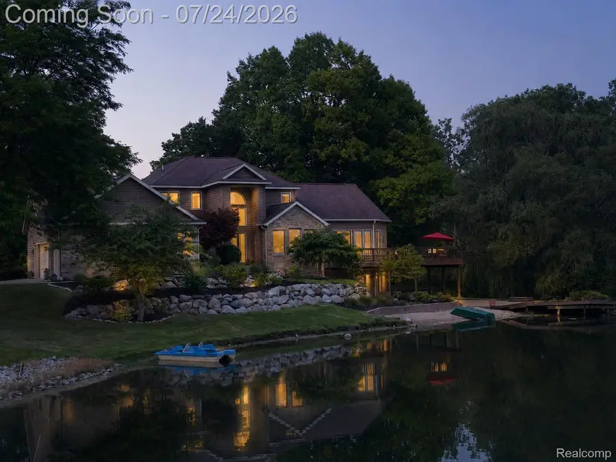 2547 S Shore Drive, Flushing, MI 48433 - #2