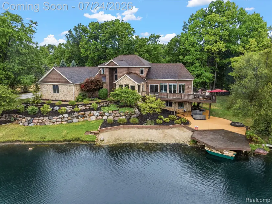 2547 S Shore Drive, Flushing, MI 48433 - #3
