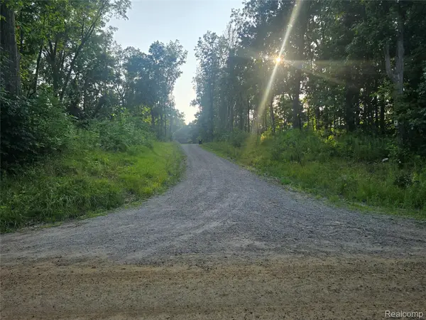 01 N Hughes Road, Howell, MI 48843