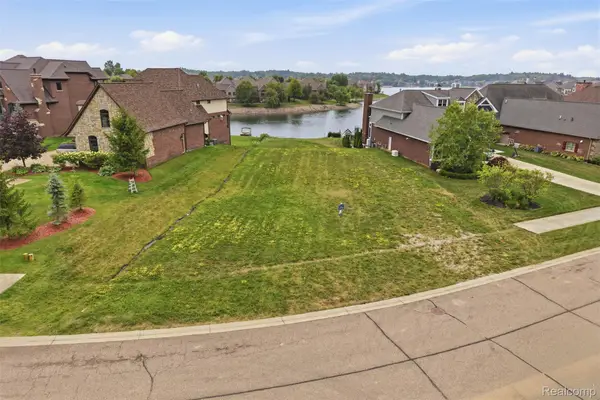 10407 Stoney Point Drive, SouthLyon, MI 48178