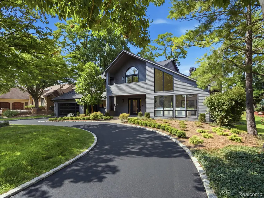 3228 Pine Lake Road, West Bloomfield, MI 48324 - #2