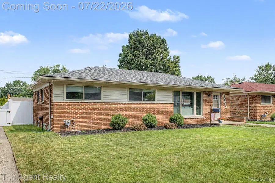 8835 Birkhill Drive, Sterling Heights, MI 48314 - #2