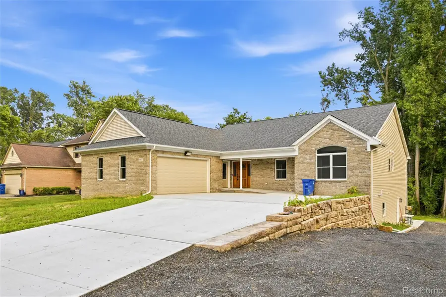 3907 Pontiac Lake Road, Waterford, MI 48328 - #3