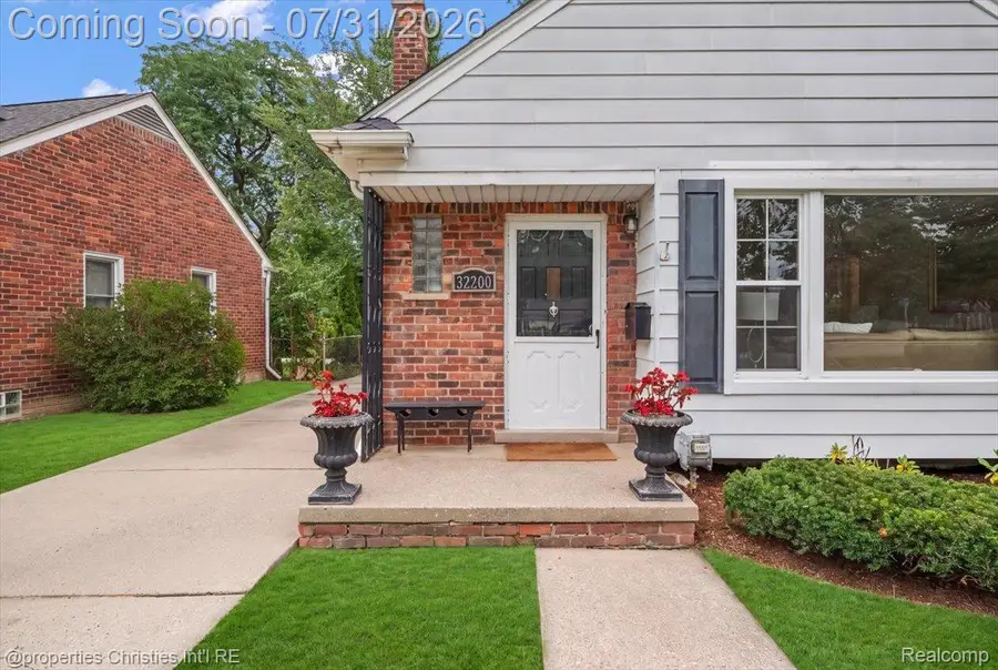 32200 Verona Circle, Beverly Hills, MI 48025 - #2