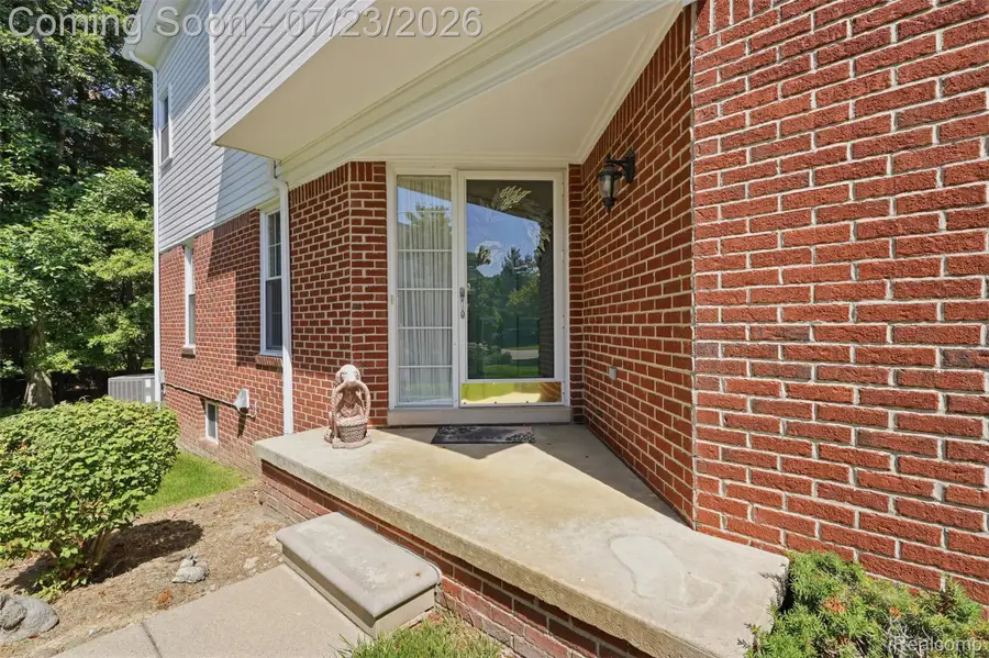 668 Shady Maple Drive, Wixom, MI 48393 - #3
