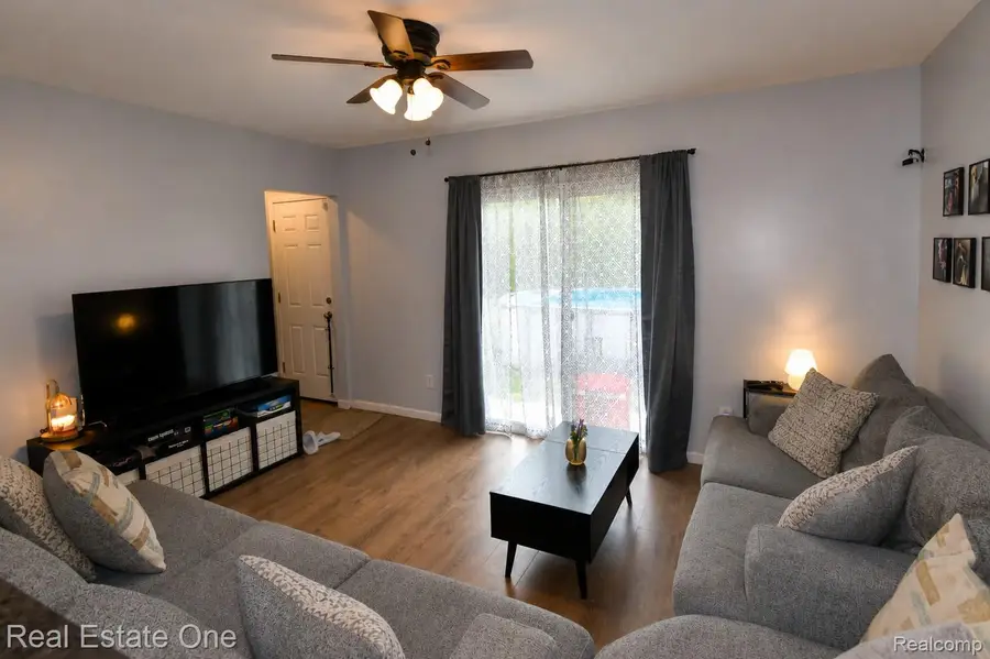 15404 Colbert Street, Romulus, MI 48174 - #3