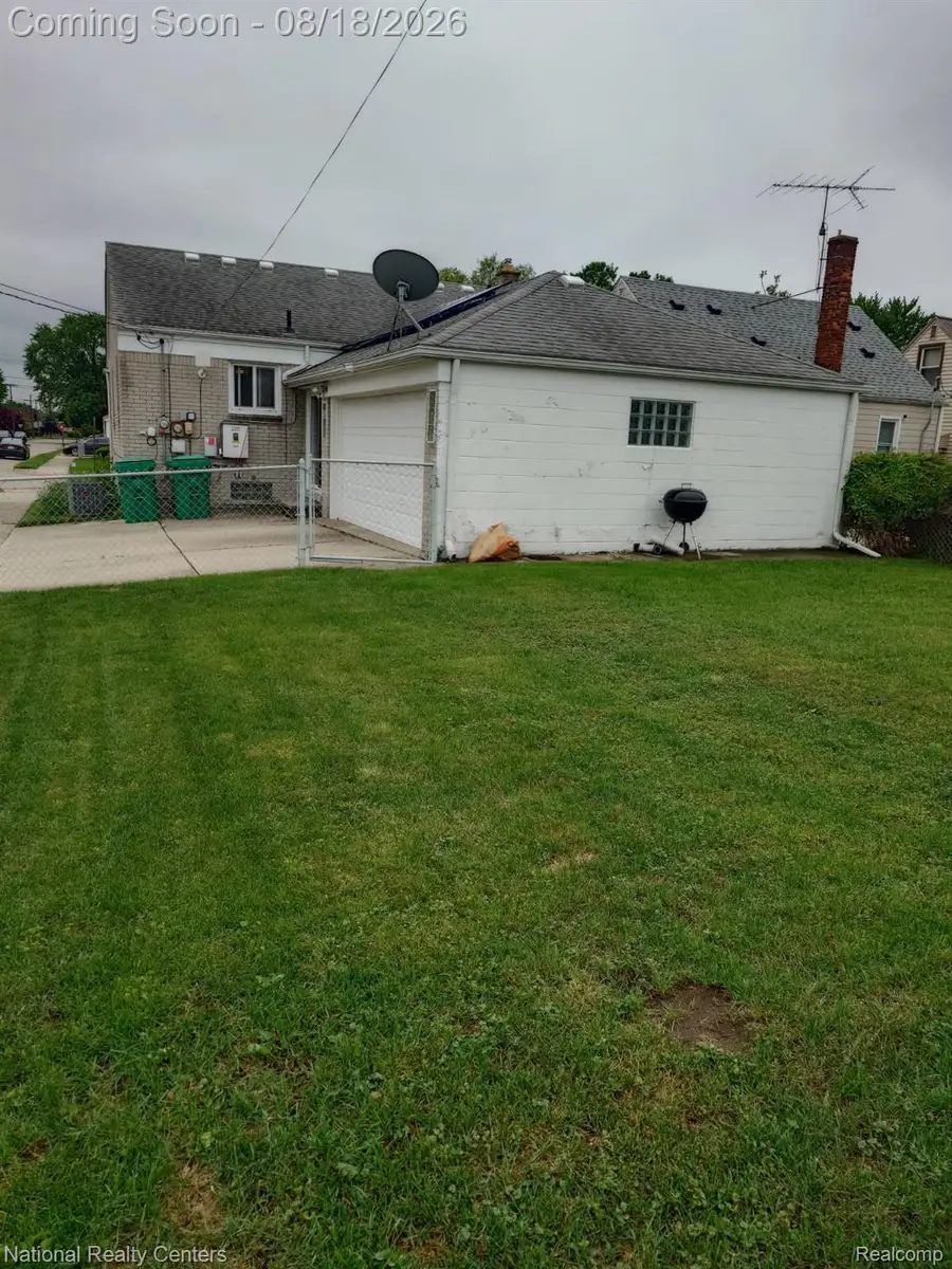 18131 Oak Avenue, Eastpointe, MI 48021 - #3
