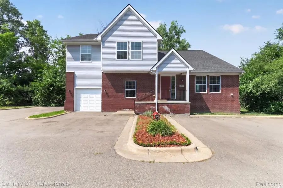 2042 Decker Road, Walled Lake, MI 48390 - #2
