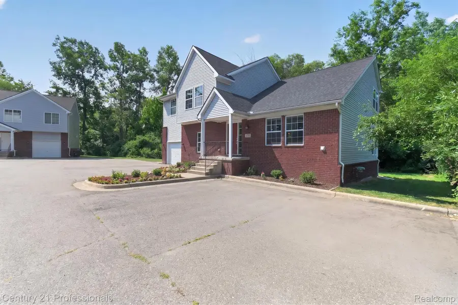 2042 Decker Road, Walled Lake, MI 48390 - #3