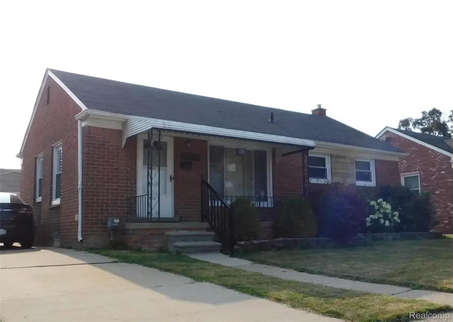 26101 Ronald St, Roseville, MI 48066 - #2