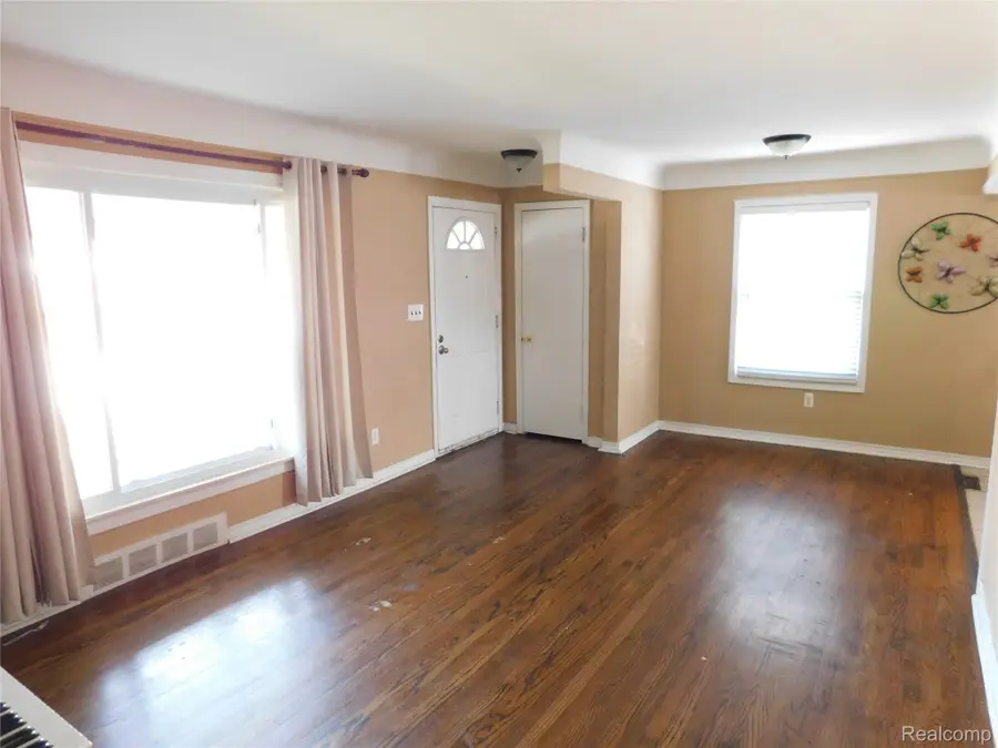 26101 Ronald St, Roseville, MI 48066 - #3