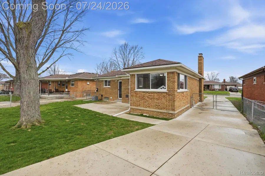 19906 Mauer Street, Saint Clair Shores, MI 48080 - #3