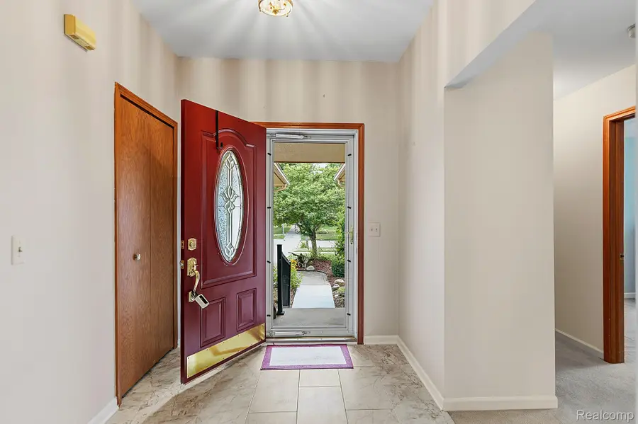 39202 Lorien Drive, Sterling Heights, MI 48313 - #3