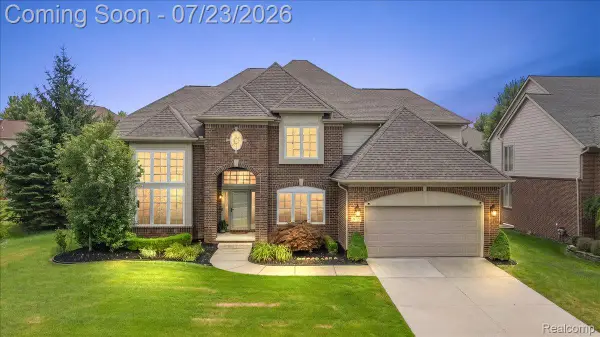 24729 Cavendish Avenue E, Novi, MI 48375