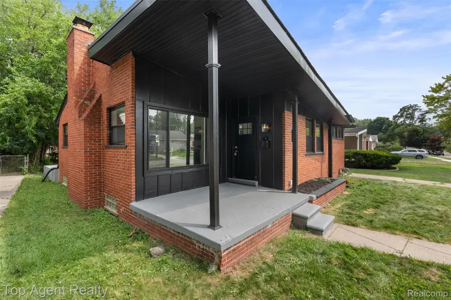 24300 Seneca Street, Oak Park, MI 48237 - #2