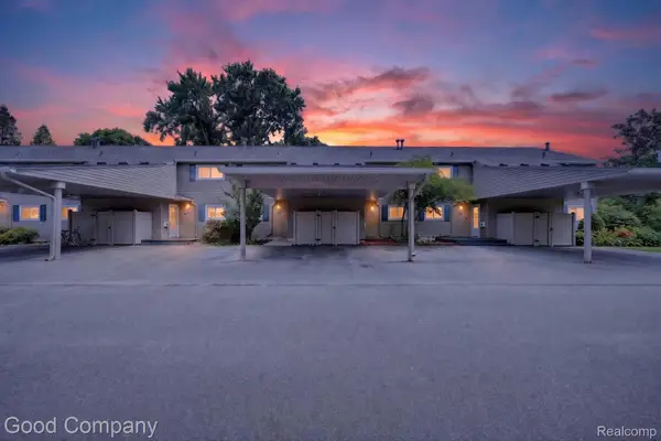 757 Kirts Boulevard, Troy, MI 48084